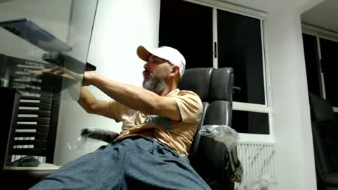 Snapshot of serioyhetero19 chatting on 06/21/26, 12:02 hetero serio discreto online show from 06/21/26, 12:02