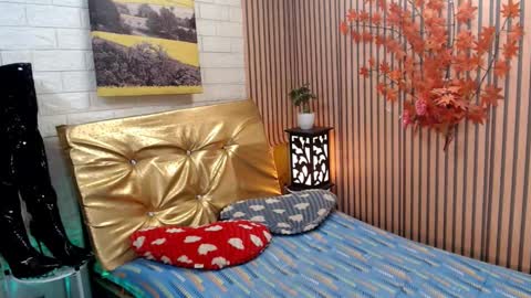 Snapshot of service_me711 chatting on 01/21/25, 06:02 call me MILES online show from 01/21/25, 06:02