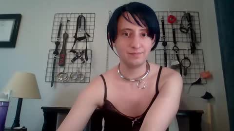 Servile Sarah online show from 04/21/26, 09:17