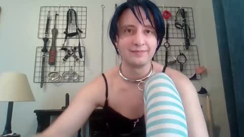 Servile Sarah online show from 05/05/26, 09:56