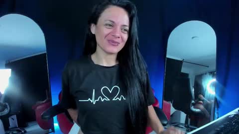 Snapshot of sesymilf chatting on 10/24/25, 03:47 LUCERO online show from 10/24/25, 03:47