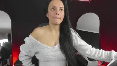 Snapshot of sesymilf chatting on 10/28/25, 03:10 LUCERO online show from 10/28/25, 03:10