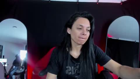 Snapshot of sesymilf chatting on 10/31/25, 03:40 LUCERO online show from 10/31/25, 03:40