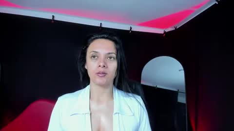 Snapshot of sesymilf chatting on 11/18/25, 03:56 LUCERO online show from 11/18/25, 03:56