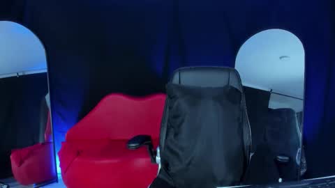 Snapshot of sesymilf chatting on 11/26/25, 02:45 LUCERO online show from 11/26/25, 02:45