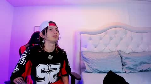 sett_and_gwen online show from 12/19/24, 09:17