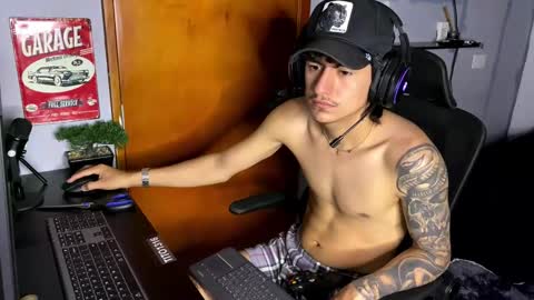 Snapshot of sex_love_sweat chatting on 02/02/26, 06:39 sex_love_sweat online show from 02/02/26, 06:39