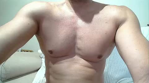Snapshot of sex_machine_19 chatting on 06/11/26, 09:40 SEX MACHINE 19 online show from 06/11/26, 09:40