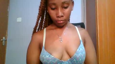 Snapshot of sexie_curvie chatting on 02/04/25, 06:25 Maggie online show from 02/04/25, 06:25