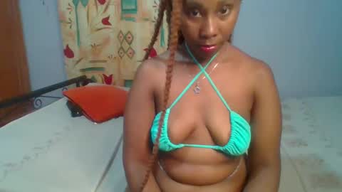 Snapshot of sexie_curvie chatting on 02/04/25, 04:29 Maggie online show from 02/04/25, 04:29