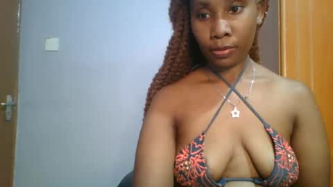 Snapshot of sexie_curvie chatting on 02/09/25, 06:05 Maggie online show from 02/09/25, 06:05