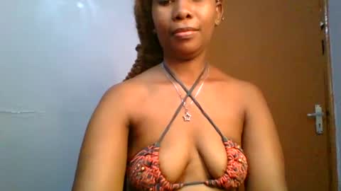 Snapshot of sexie_curvie chatting on 02/12/25, 11:40 Maggie online show from 02/12/25, 11:40