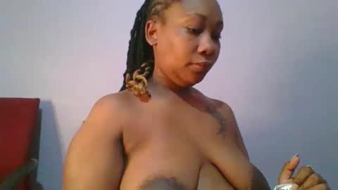 Snapshot of sexie_curvie chatting on 09/15/25, 06:02 Maggie online show from 09/15/25, 06:02