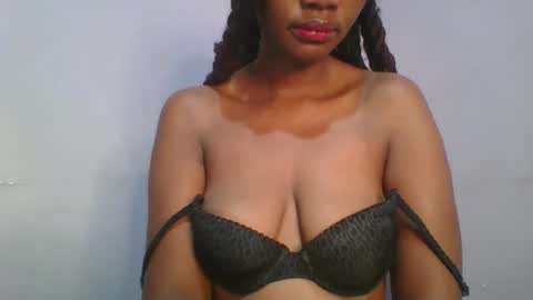Snapshot of sexie_love chatting on 10/19/25, 05:08 Nancy online show from 10/19/25, 05:08