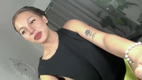 YOUR LOVERGIRL SOFFY online show from 12/21/25, 09:00