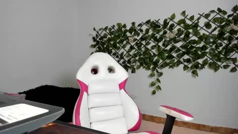 Snapshot of sexual_addiction chatting on 12/11/24, 03:58 SARA online show from 12/11/24, 03:58