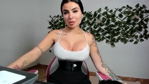 Snapshot of sexual_addiction chatting on 12/12/24, 03:37 SARA online show from 12/12/24, 03:37