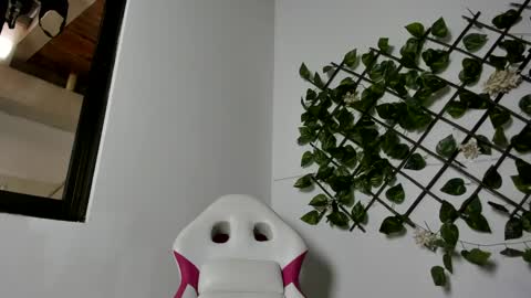 Snapshot of sexual_addiction chatting on 02/08/25, 08:10 SARA online show from 02/08/25, 08:10