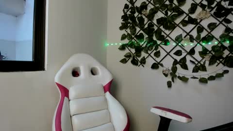 Snapshot of sexual_addiction chatting on 02/10/25, 06:56 SARA online show from 02/10/25, 06:56