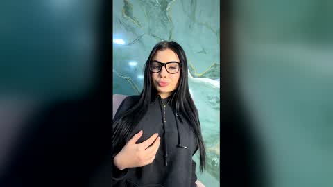 Snapshot of sexual_addiction chatting on 12/13/25, 07:53 SARA online show from 12/13/25, 07:53