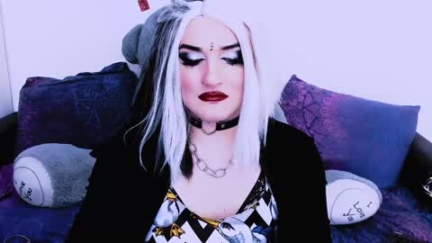 Snapshot of sexxx_queen chatting on 02/05/25, 08:04 sexxx_queen online show from 02/05/25, 08:04