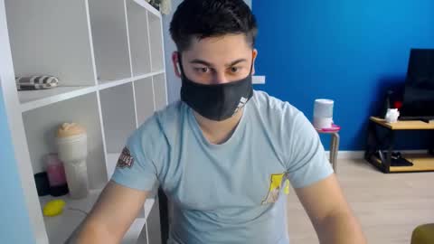 Snapshot of sexxxdickbig chatting on 03/03/25, 06:33 Tommy online show from 03/03/25, 06:33