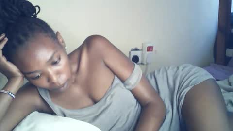 sexxy_curvy23 online show from 04/24/26, 08:17