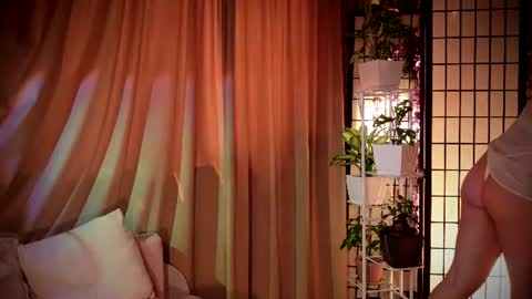 Snapshot of sexxy_vixen chatting on 06/18/26, 12:20 Lexy online show from 06/18/26, 12:20