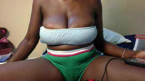 Snapshot of sexxyboob2 chatting on 05/19/26, 06:14 sexxyboob2 online show from 05/19/26, 06:14