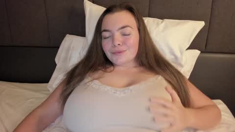 Snapshot of sexy__lizzy__ chatting on 12/06/24, 01:51 Hello dear. I will be glad to meet you. see you soon. online show from 12/06/24, 01:51