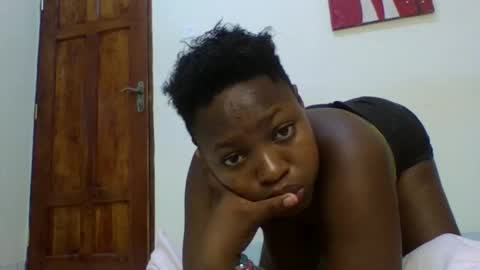 sexy_apple2 online show from 10/11/25, 09:35