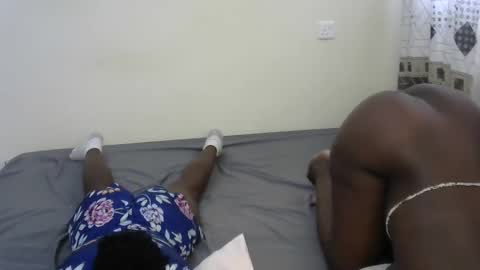 sexy_apple2 online show from 10/14/25, 12:17