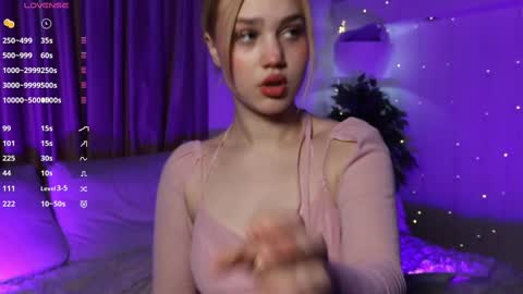 Snapshot of sexy_blonde_doll chatting on 03/01/25, 06:03 Lina online show from 03/01/25, 06:03
