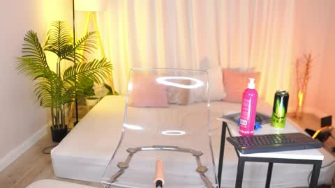 Snapshot of sexy_blonde_doll chatting on 05/28/26, 12:19 Lina online show from 05/28/26, 12:19