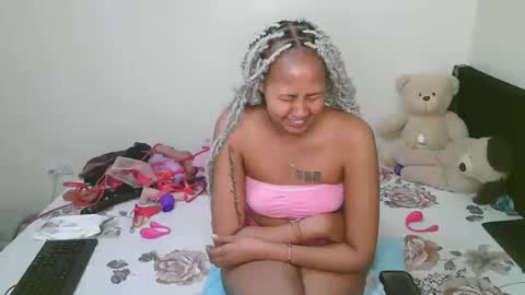 sexy_bluegirl online show from 05/13/26, 06:22