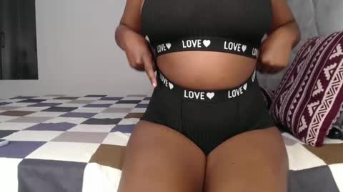 Snapshot of sexy_chocolata chatting on 02/24/25, 10:15 chocolata online show from 02/24/25, 10:15