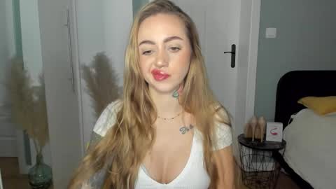 C o r a l i e online show from 03/28/26, 08:14