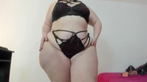 Snapshot of sexy_curvi chatting on 12/04/24, 08:07 karla instagram online show from 12/04/24, 08:07