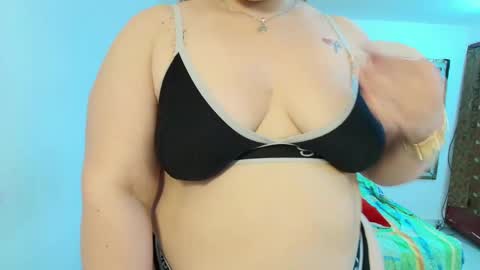 Snapshot of sexy_curvi chatting on 02/10/25, 11:02 karla instagram online show from 02/10/25, 11:02