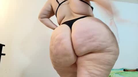 Snapshot of sexy_curvi chatting on 02/14/25, 05:03 karla instagram online show from 02/14/25, 05:03