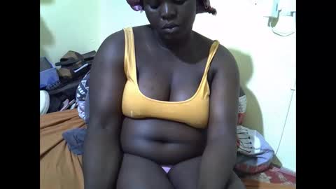 Snapshot of sexy_ebony20 chatting on 10/06/25, 01:25 ebony online show from 10/06/25, 01:25