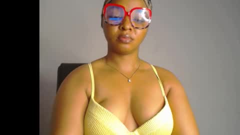 Snapshot of sexy_ebonygirl_ chatting on 02/12/26, 06:25 Clara online show from 02/12/26, 06:25