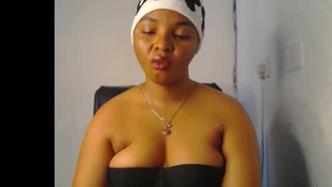 Snapshot of sexy_ebonygirl_ chatting on 02/15/26, 07:51 Clara online show from 02/15/26, 07:51