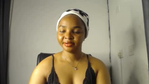 Snapshot of sexy_ebonygirl_ chatting on 02/15/26, 07:54 Clara online show from 02/15/26, 07:54