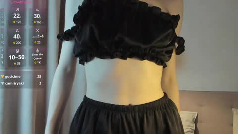 Snapshot of sexy_flora chatting on 12/05/24, 06:43 Flora online show from 12/05/24, 06:43