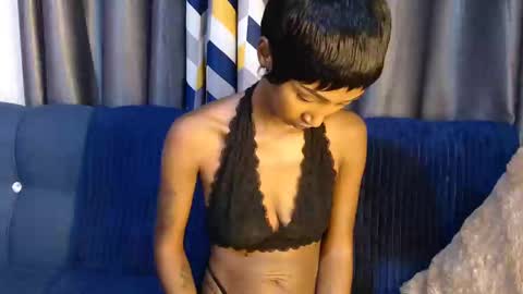 Snapshot of sexy_larisa chatting on 12/14/24, 11:01 larisa online show from 12/14/24, 11:01