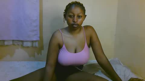 Snapshot of sexy_latasha chatting on 05/17/26, 03:37 sexy_latasha online show from 05/17/26, 03:37