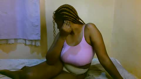 Snapshot of sexy_latasha chatting on 05/24/26, 08:52 sexy_latasha online show from 05/24/26, 08:52