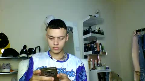 Snapshot of sexy_liam0 chatting on 06/20/26, 02:58 sexy_liam0 online show from 06/20/26, 02:58