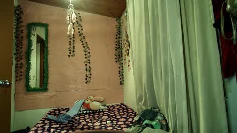 sexy lolas online show from 11/23/25, 03:50